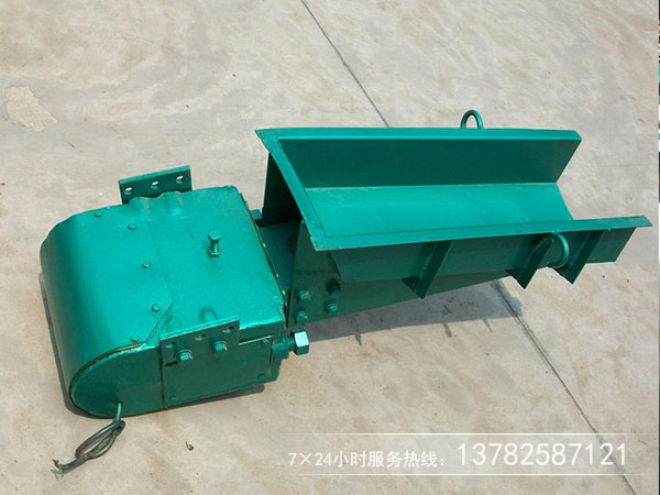 電磁式振動給料機 電磁式振動給料機