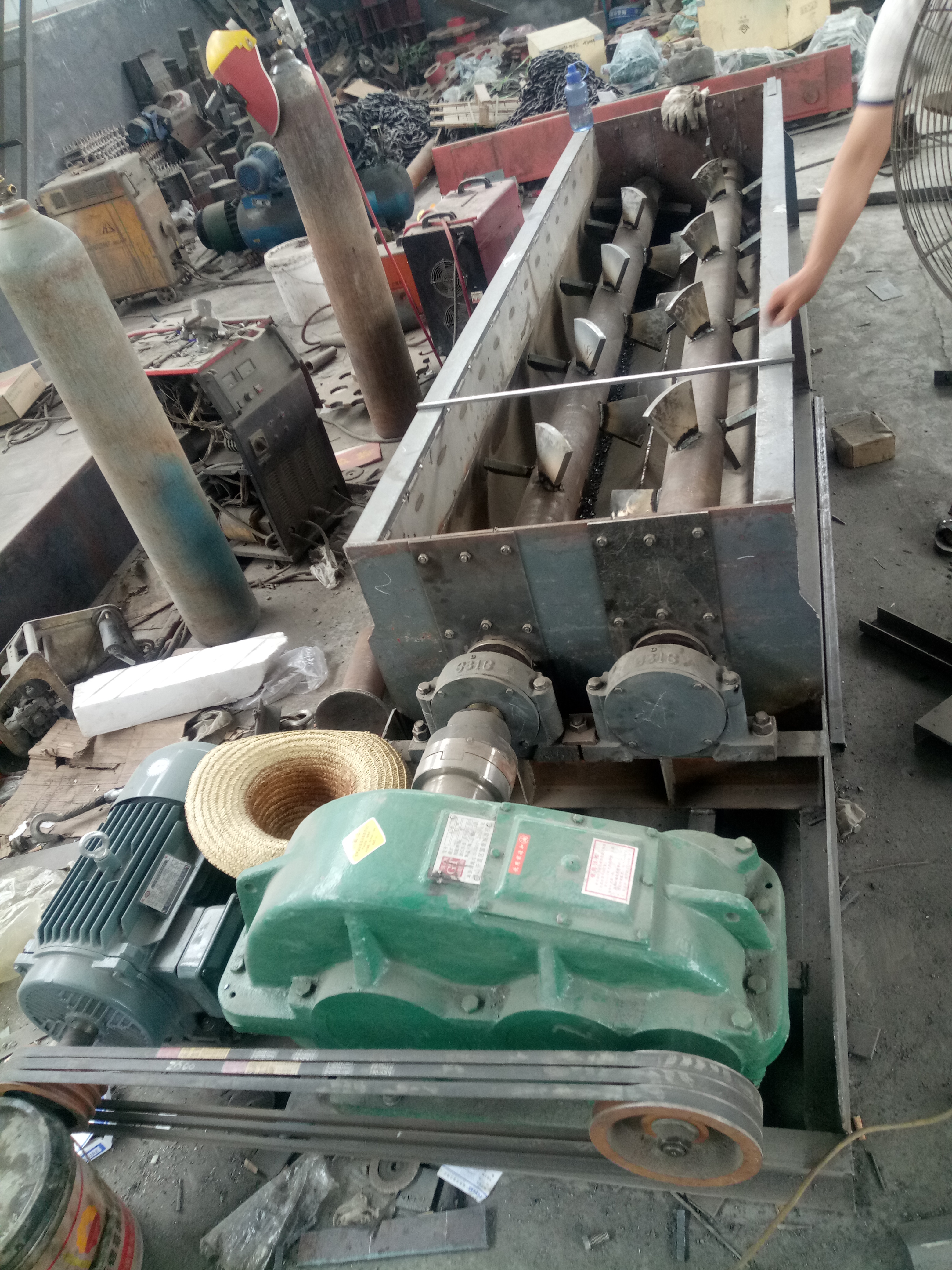 雙軸螺旋輸送機在選購前應注意哪些？